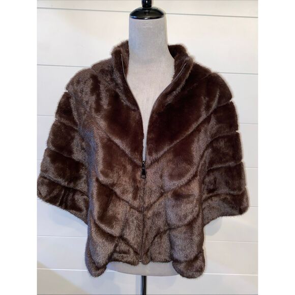 NWT La Fiorentina Women's Brown Faux Fur Capelet Color Brown One Size MSRP $299 - Picture 2 of 10